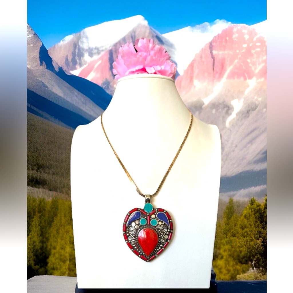 Gorgeous & Handcrafted Navajo Style Heart Shape Pendant Inlay Stone & Silver 41g